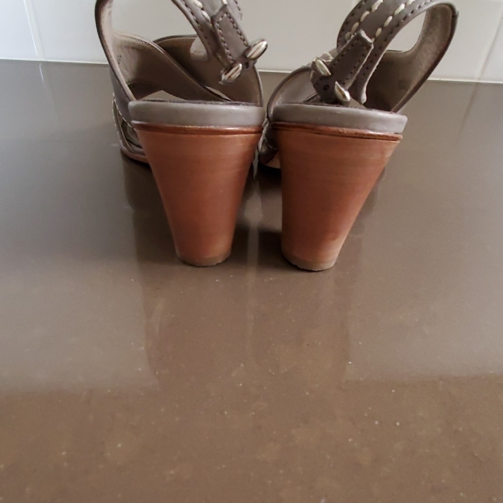 Shoes - Picture 4 of 4
